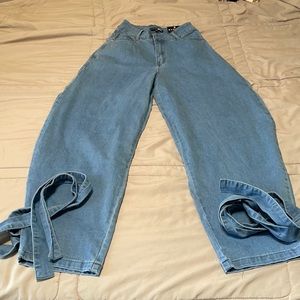 These light washed jeans from fashion nova